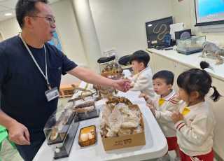 K1、K2 visits The Reptile House (2024-2025)